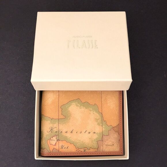 ✨HOST PICK Authentic Alviero Martini Wallet - Picture 1 of 11